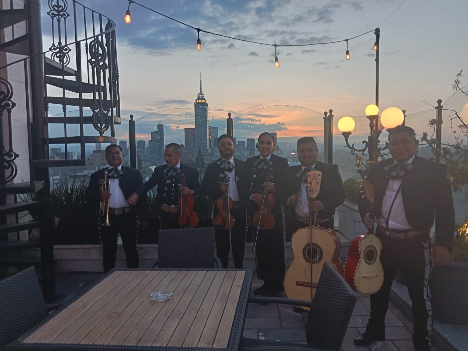 Grupo completo Mariachi Torre Latinoamericana